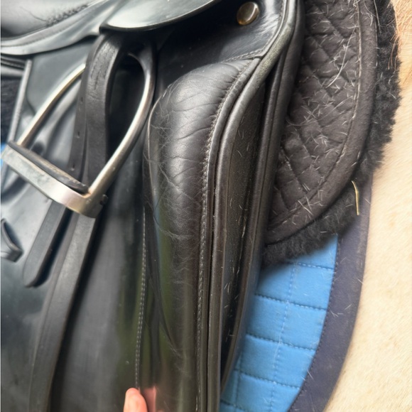 Prestige Dressage Saddle 17” Medium Tree - Picture 2 of 4